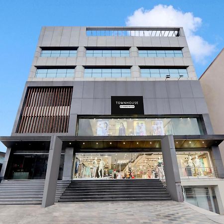 Отель Super Townhouse Daba Garden Road Вишакхапатнам Экстерьер фото