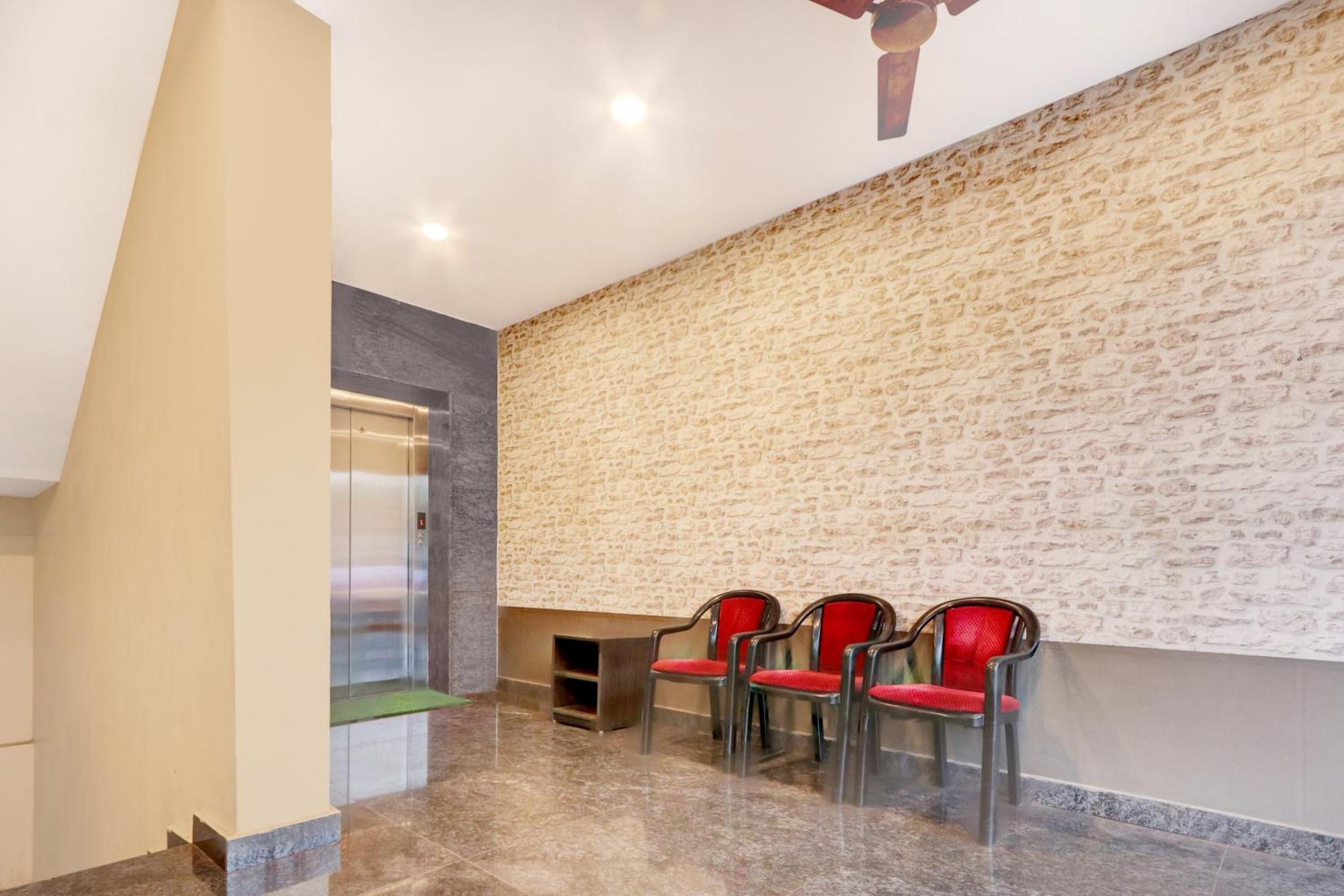 Отель Super Townhouse Daba Garden Road Вишакхапатнам Экстерьер фото